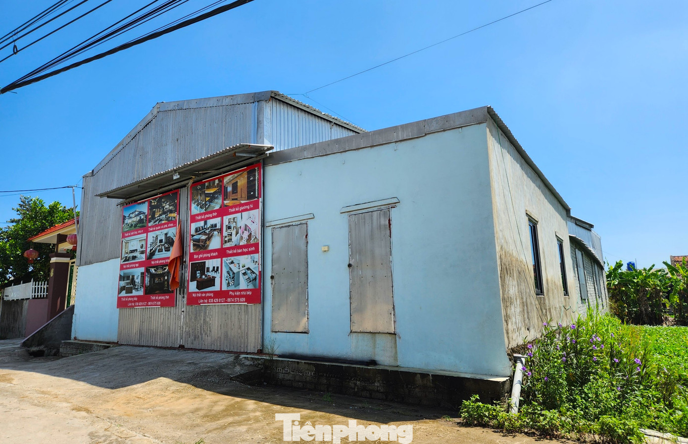 Tuy nhiên trên mảnh đất thực tế của vợ chồng bà Liên lại bị gia đình ông Lê Văn Thọ xây dựng kho, cửa hàng kinh doanh. Tuy nhiên trên mảnh đất thực tế của vợ chồng bà Liên lại bị gia đình ông Lê Văn Thọ xây dựng kho, cửa hàng kinh doanh.