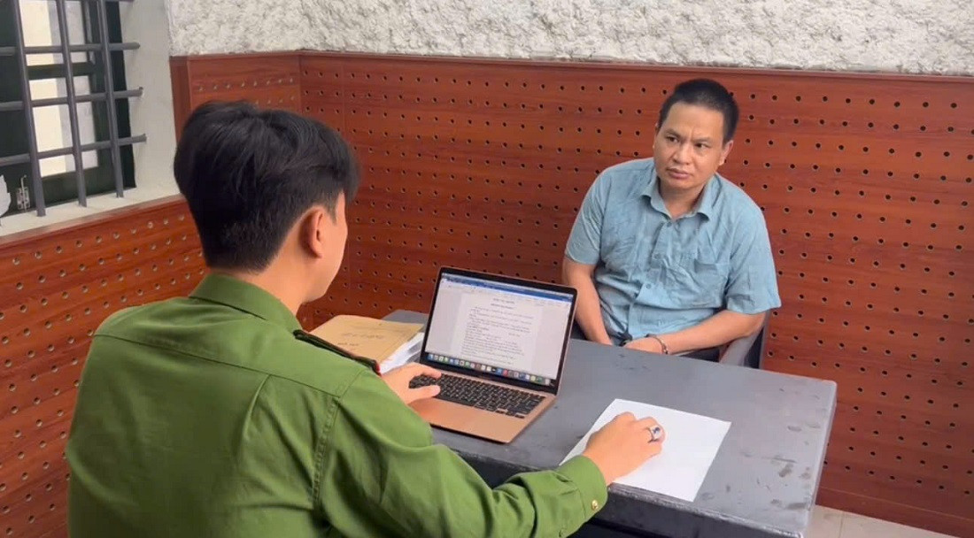 Nguyễn Trọng Phú tại cơ quan công an. Nguyễn Trọng Phú tại cơ quan công an.