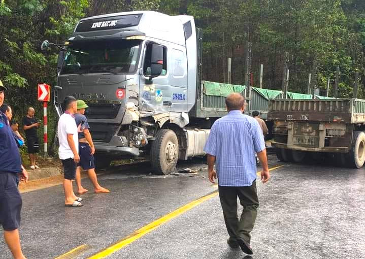 Đây thực sự là nỗi ám ảnh của người đi đường và người dân sống xung quanh. Đã có nhiều vụ tai nạn xảy ra.