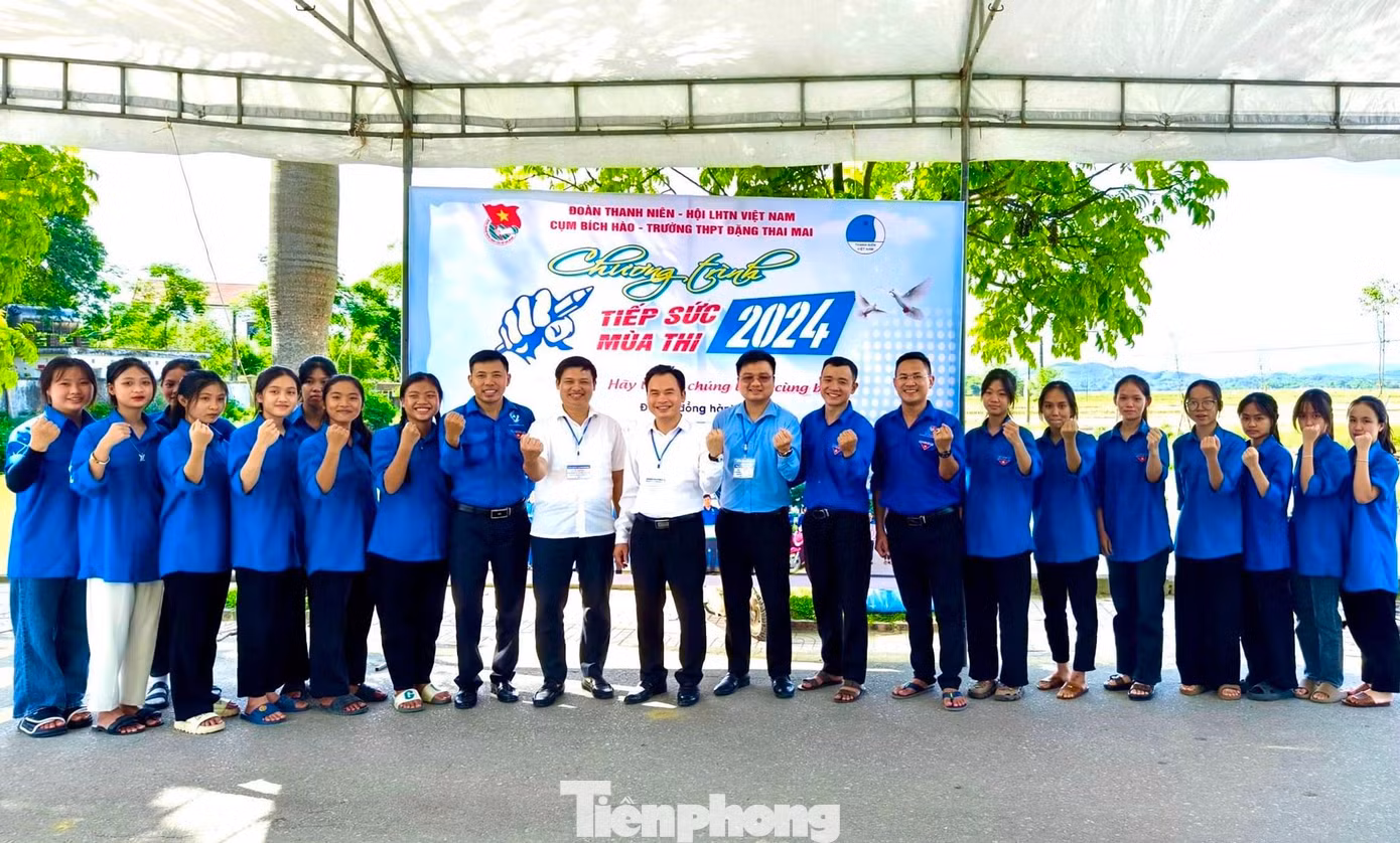 Những ngày qua, các cấp bộ Đoàn trên toàn tỉnh Nghệ An đã đồng loạt tổ chức ra quân chương trình tiếp sức mùa thi cho các thí sinh tham dự kỳ thi tuyển sinh lớp 10, năm 2024. Trong đó, các cơ sở Đoàn đã thành lập nhiều đội hình, tổ chức nhiều chương trình để hỗ trợ tối đa các thí sinh tham dự kỳ thi an toàn, đạt thành tích cao.