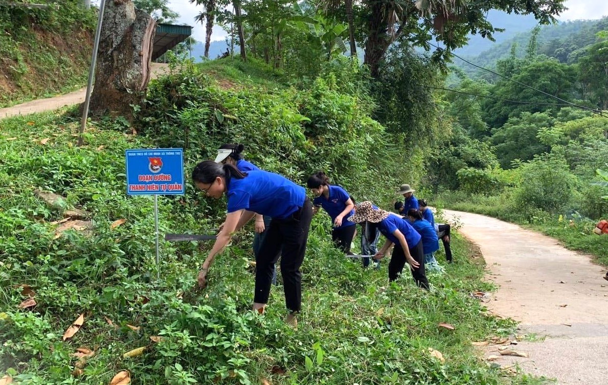 Những tuyến đường giao thông nông thôn, tuyến đường thanh niên tự quản được phát quang, làm sạch. Những tuyến đường giao thông nông thôn, tuyến đường thanh niên tự quản được phát quang, làm sạch.
