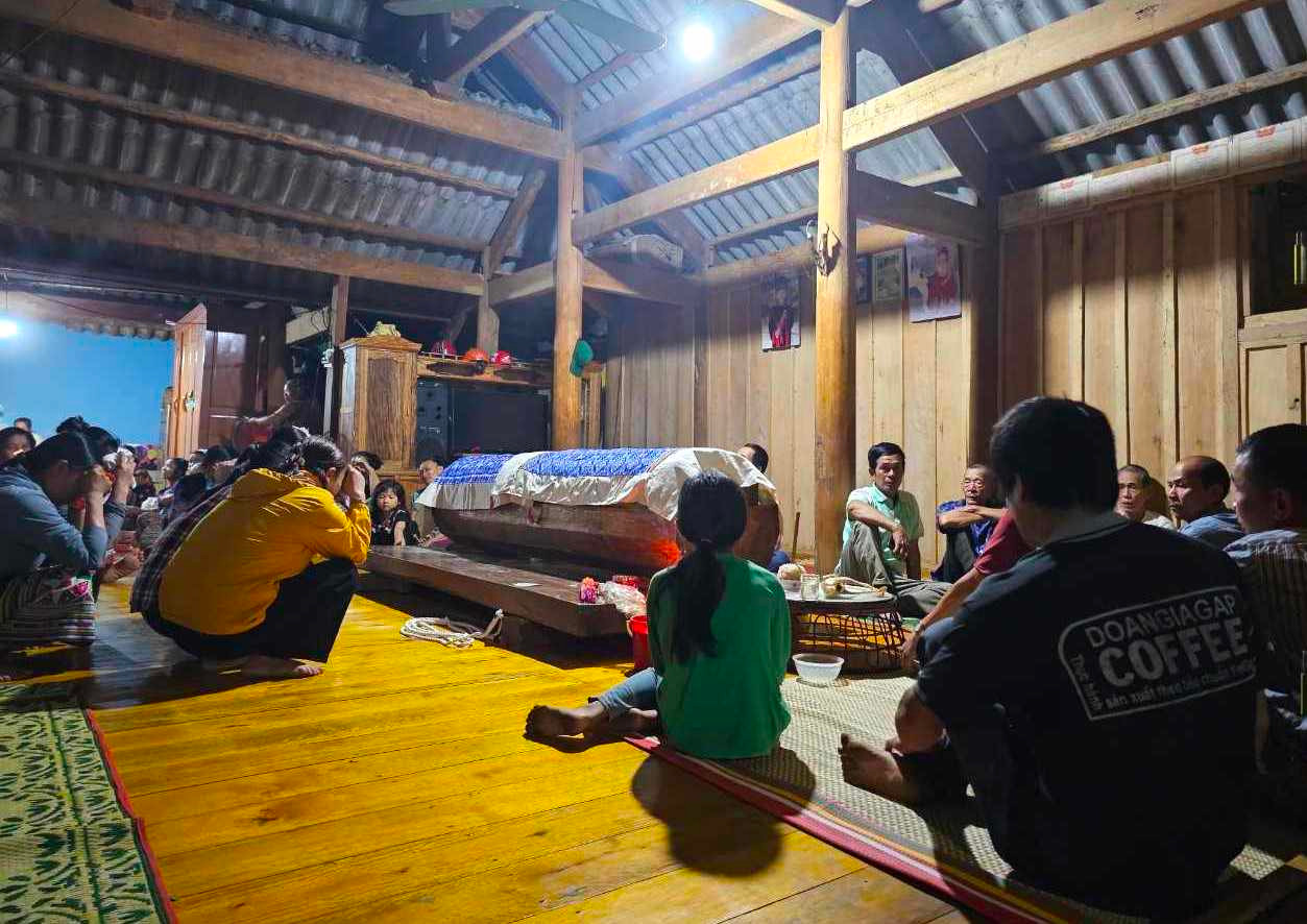 Gia đình và chính quyền địa phương đã làm thủ tục mai táng cháu N.