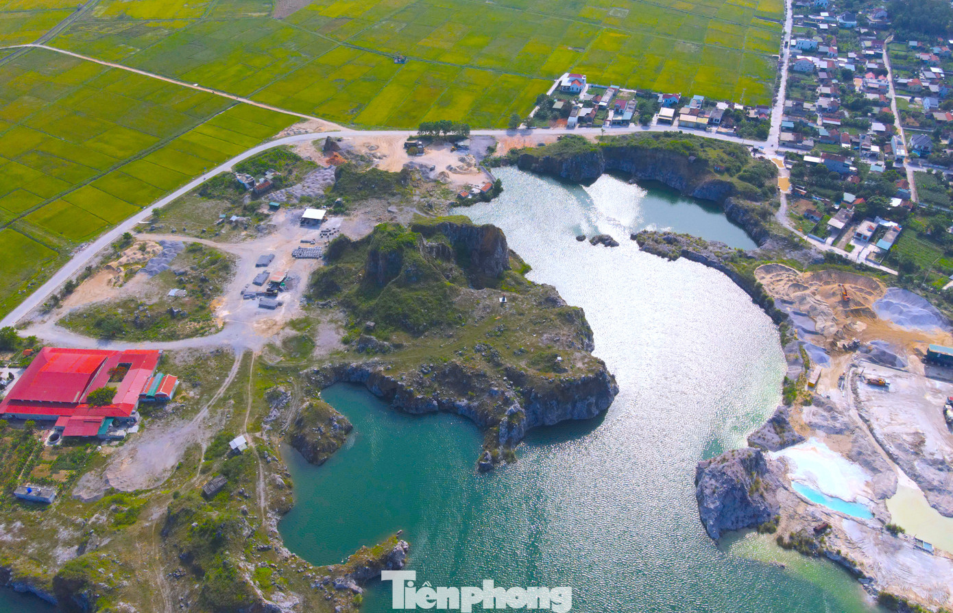 Kết thúc cải tạo yêu cầu đảm bảo ngăn cách mỏ với khu vực xung quanh, đảm bảo an toàn; dọn sạch mặt bằng xung quanh và trong khu vực mỏ; phục hồi môi trường theo hiện trạng; lập biển cảnh báo để người dân không đến gần khu vực mỏ.