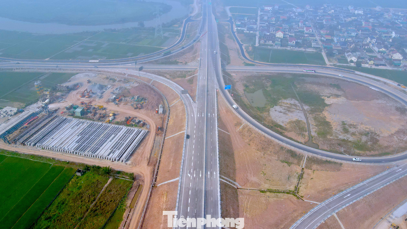 Điểm đầu của dự án tiếp nối dự án cao tốc đoạn Nghi Sơn - Diễn Châu tại nút giao Quốc lộ 7, đoạn qua địa bàn xã Diễn Cát (huyện Diễn Châu, Nghệ An).