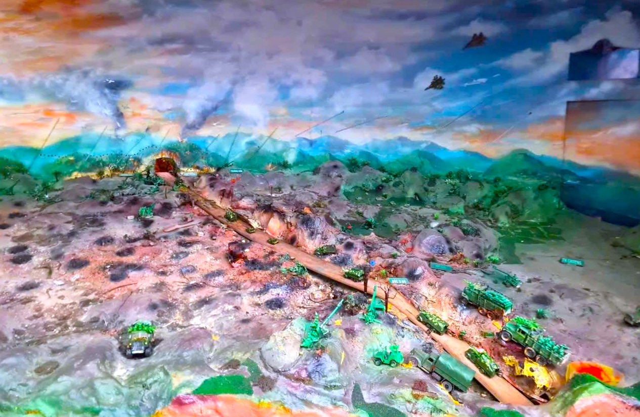 Sa bàn tái hiện lại thời khắc 6h10 rạng sáng 31/10/1968 ở Truông Bồn. Sa bàn tái hiện lại thời khắc 6h10 rạng sáng 31/10/1968 ở Truông Bồn.