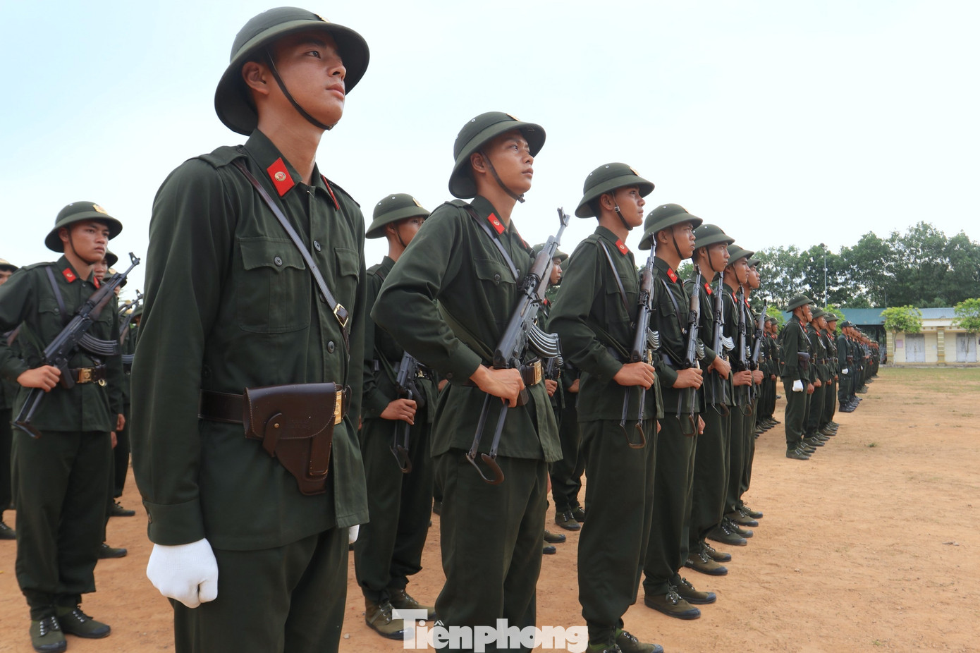 Để hoàn thành tốt nhiệm vụ được giao, Đảng ủy Ban chỉ huy Trung đoàn đã ban hành nghị quyết chuyên đề về lãnh đạo công tác quản lý, huấn luyện chiến sỹ mới năm 2024. Đồng thời tiến hành lựa chọn những cán bộ có trình độ chuyên môn nghiệp vụ và kinh nghiệm để giao nhiệm vụ quản lý, huấn luyện; tổ chức tập huấn theo đúng quy định.