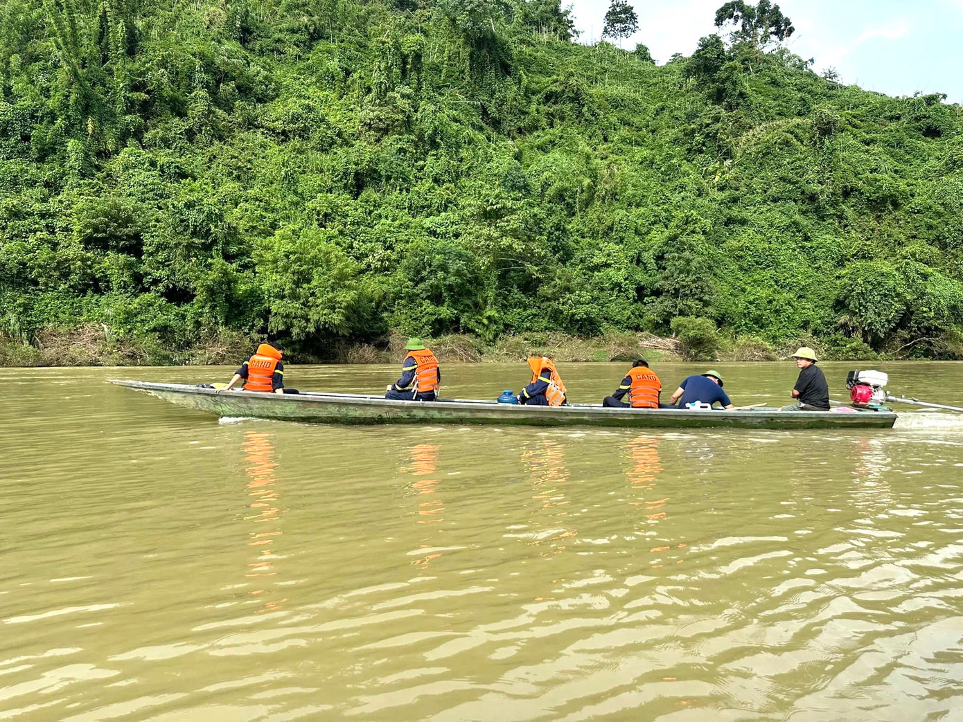4 ngày qua, hàng trăm người gồm nhiều lực lượng chức năng đã tập trung tìm kiếm nạn nhân C.
