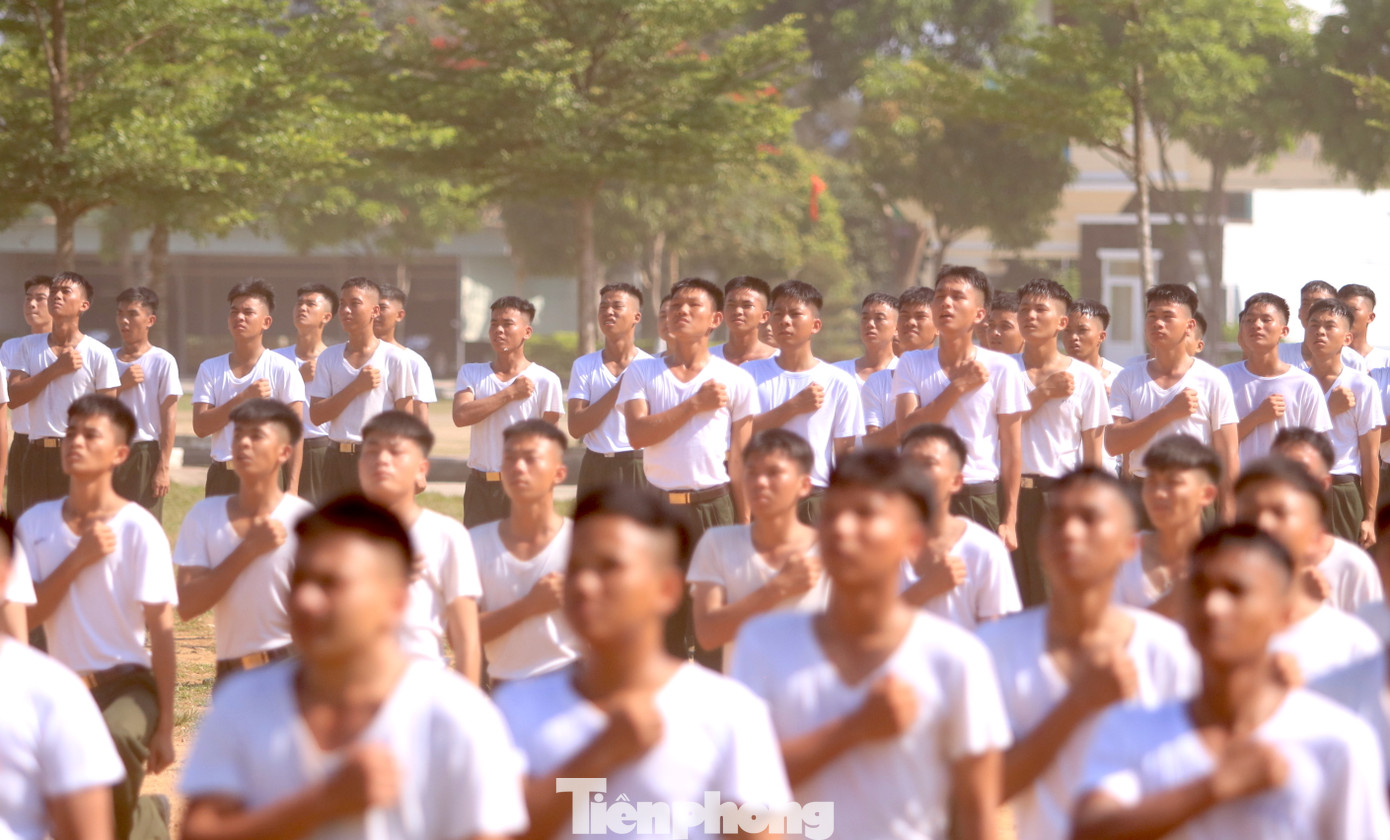 Quá trình huấn luyện, đơn vị đã bám sát chương trình khung huấn luyện, phân chia lịch huấn luyện theo từng cặp tiết. Bên cạnh đó, đơn vị thực hiện đúng “3 quan điểm, 8 nguyên tắc, 6 mối kết hợp”, đảm bảo tính chặt chẽ, tuân thủ nghiêm túc quy định về an toàn. Với việc đánh giá đúng tình hình thực tế tại đơn vị; công tác lãnh đạo, chỉ đạo của chỉ huy các cấp có tính chủ động, sáng tạo, linh hoạt; cùng sự cố gắng, nỗ lực của toàn thể cán bộ quản lý, huấn luyện và chiến sĩ mới, Trung đoàn CSCĐ Bắc Trung Bộ đã hoàn thành tốt nhiệm vụ huấn luyện chiến sĩ mới năm 2025 theo đúng mục tiêu, yêu cầu đề ra, đảm bảo tuyệt đối an toàn về mọi mặt.