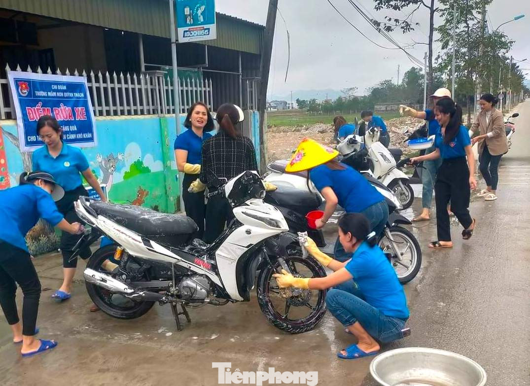 Tuy điểm rửa xe chỉ mới được lập ra nhưng nhờ có nhiều phụ huynh, người dân ủng hộ nên các đoàn viên đã thu về được cả triệu đồng ủng hộ vào quỹ.