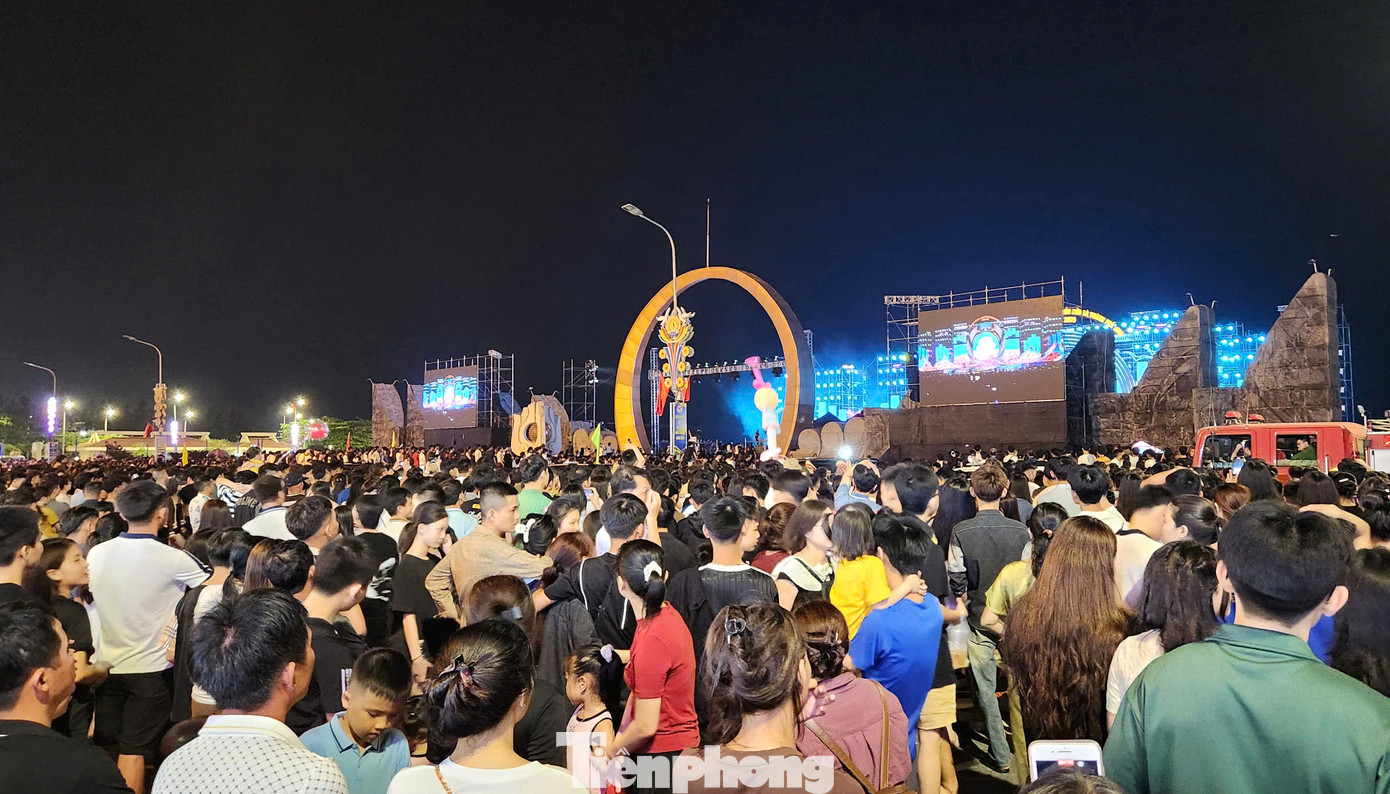 Tối 19/4, tại Quảng trường Bình Minh (thành phố Vinh, tỉnh Nghệ An) tổ chức Lễ khai mạc Lễ hội du lịch biển Cửa Lò năm 2025 với chủ đề: “Cửa Lò - bình minh tỏa sáng”.