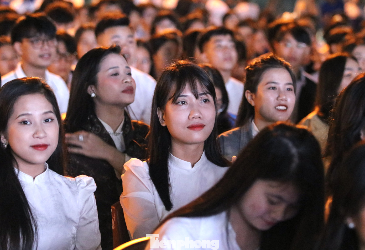 Các bạn học sinh, sinh viên tham dự chương trình kỷ niệm và lễ tuyên dương Sinh viên 5 tốt, Sao Tháng Giêng. Các bạn học sinh, sinh viên tham dự chương trình kỷ niệm và lễ tuyên dương Sinh viên 5 tốt, Sao Tháng Giêng.