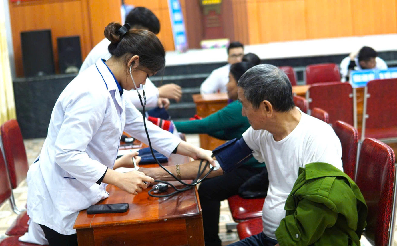 Trong khuôn khổ các hoạt động của chương trình mùa đông ấm năm 2024; nhằm chào mừng Đại hội Đại biểu toàn quốc Hội LHTN Việt Nam lần thứ IX, nhiệm kỳ 2024 - 2029, Ban Thường vụ Thị Đoàn - Hội LHTN Việt Nam thị xã Thái Hòa cũng đã tổ chức chương trình khám bệnh, cấp phát thuốc miễn phí cho hơn 100 người dân có hoàn cảnh khó khăn trên địa bàn. Trong khuôn khổ các hoạt động của chương trình mùa đông ấm năm 2024; nhằm chào mừng Đại hội Đại biểu toàn quốc Hội LHTN Việt Nam lần thứ IX, nhiệm kỳ 2024 - 2029, Ban Thường vụ Thị Đoàn - Hội LHTN Việt Nam thị xã Thái Hòa cũng đã tổ chức chương trình khám bệnh, cấp phát thuốc miễn phí cho hơn 100 người dân có hoàn cảnh khó khăn trên địa bàn.