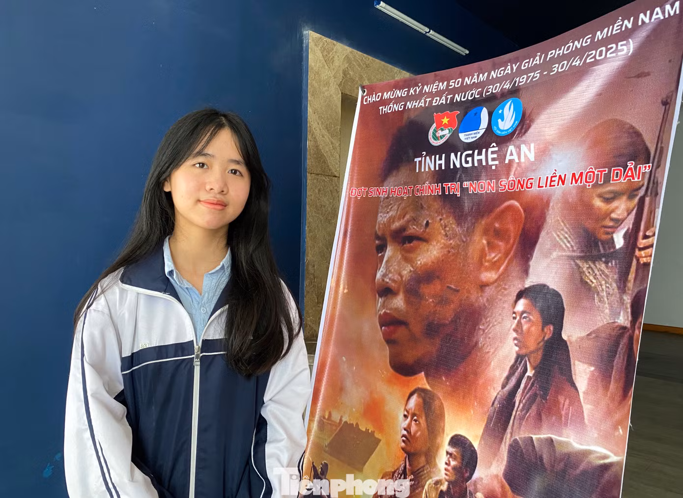 “Qua bộ phim, em cảm nhận rõ những hy sinh, gian khổ mà ông cha ta đã trải qua trong cuộc kháng chiến giành lại độc lập, tự do cho dân tộc. Điều đó khiến em càng thêm biết ơn, trân quý cuộc sống hòa bình hôm nay. Em tự nhủ sẽ không ngừng nỗ lực học tập, làm việc và cống hiến để góp phần xây dựng đất nước ngày càng giàu mạnh, đồng thời gìn giữ và phát huy những giá trị văn hóa truyền thống quý báu của dân tộc”, em Nguyễn Thị Khánh Huyền - học sinh lớp 10A5, trường THPT chuyên Phan Bội Châu nói.