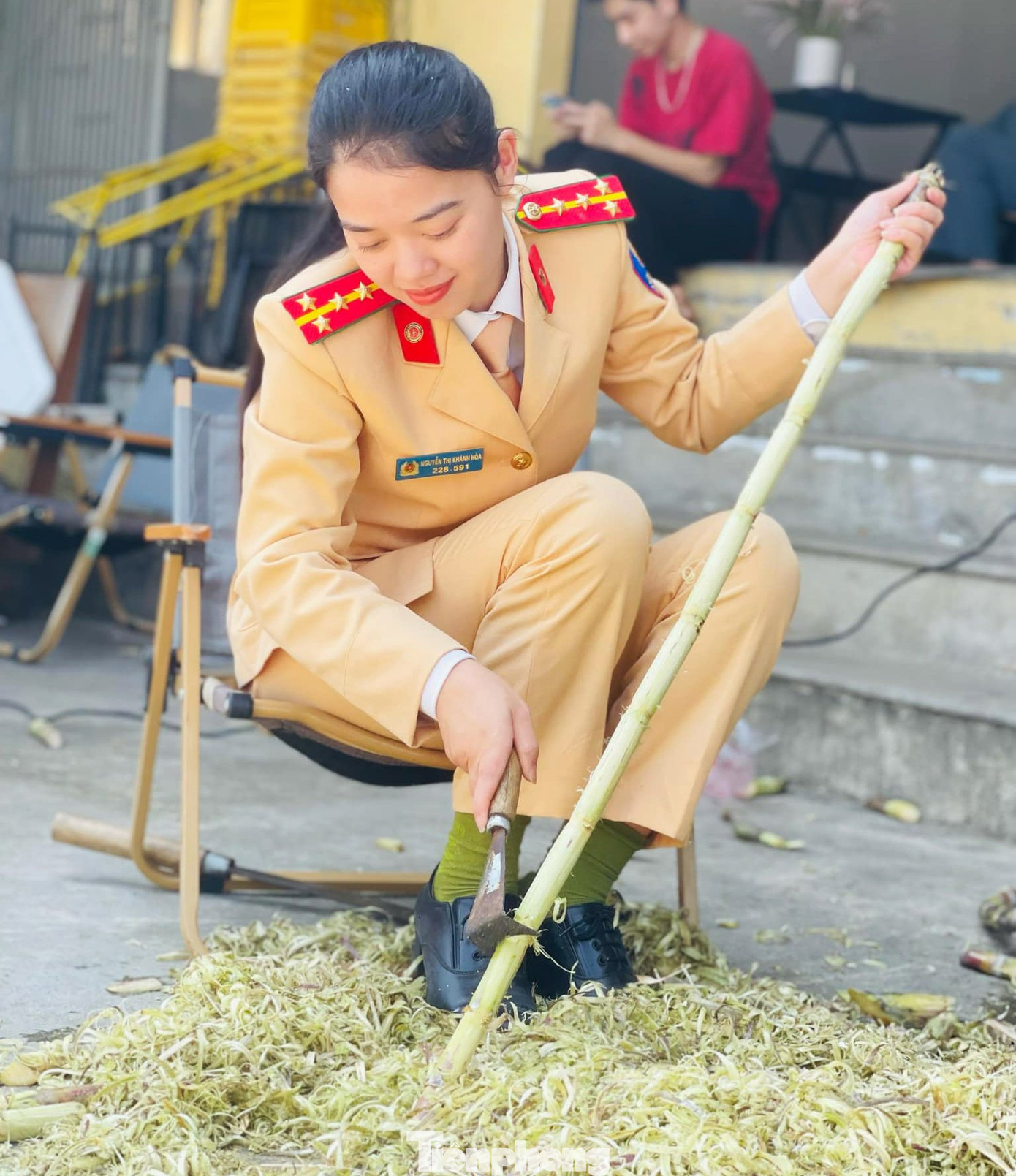 Với mục tiêu mỗi người dân đều là chiến sĩ phòng cháy, chữa cháy, mỗi bình chữa cháy tại hộ gia đình là thiết bị hữu hiệu để chiến đấu với “giặc lửa”, phong trào “Nhà tôi có bình chữa cháy” đã và đang được lan tỏa sâu rộng. Trong đó, lực lượng Công an từ tỉnh đến cơ sở đã phát động bằng nhiều hình thức sáng tạo, hiệu quả. Ảnh: Lô Lan