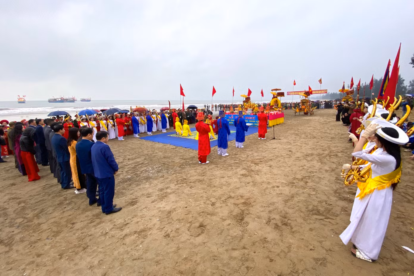 Sáng 18/2/2025 đã diễn ra buổi Lễ Cầu Ngư. Đây là một trong những nghi thức chính và độc đáo của Lễ hội Đền Cờn. Năm nay, Lễ hội Đền Cờn được tổ chức từ ngày 16/2 đến 18/2 tức 19/1 đến 21/1 Tết Ất Tỵ.