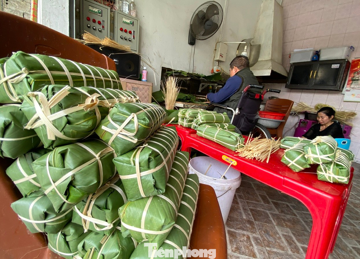 Hiện, bánh chưng ở Vĩnh Hòa được bán với giá từ 70-120 nghìn đồng/1 cặp và 70-100k/1 chiếc bánh tét tùy loại.