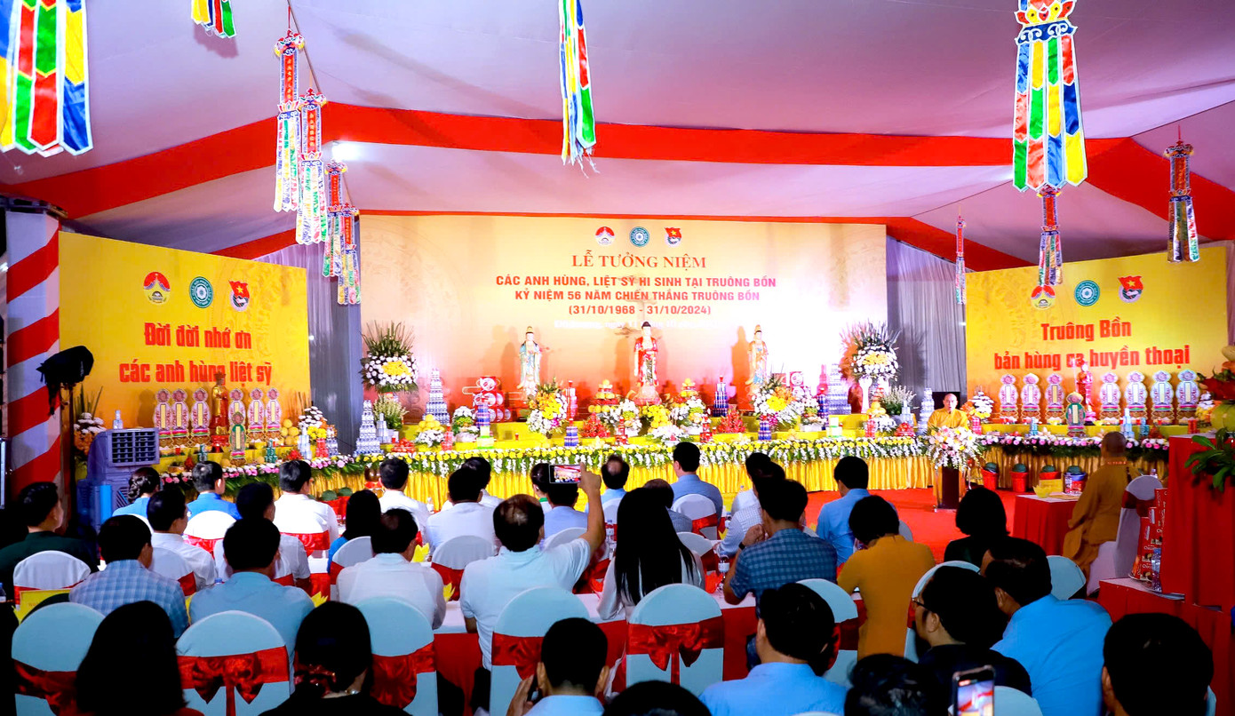 Tối 11/10, hướng tới kỷ niệm 56 năm chiến thắng Truông Bồn (31/10/1968 - 31/10/2024), Ban Thường vụ Tỉnh Đoàn Nghệ An, Ban trị sự Giáo hội Phật giáo Việt Nam tỉnh Nghệ An, Huyện ủy Đô Lương đã trang trọng tổ chức Lễ tưởng niệm các anh hùng, liệt sỹ hy sinh tại Truông Bồn, xã Mỹ Sơn, huyện Đô Lương, tỉnh Nghệ An.
