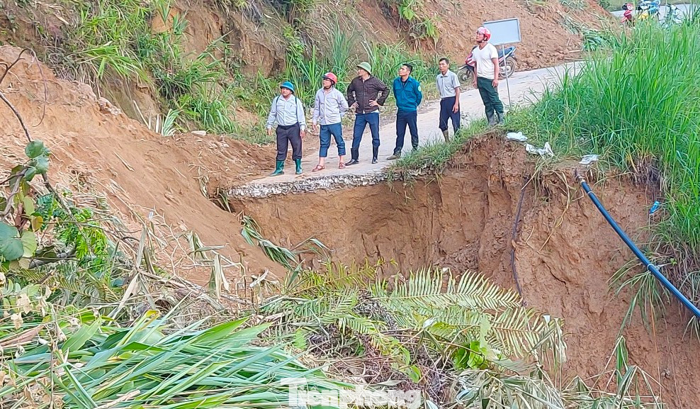Trên tuyến đường từ xã Hữu Lập đi xã Bảo Nam có tràn bản Na (xã Hữu Lập) đang bị nước ngập gây chia cắt, cô lập người dân trong bản Na và gây ách tắc tuyến đường vào xã Bảo Nam.