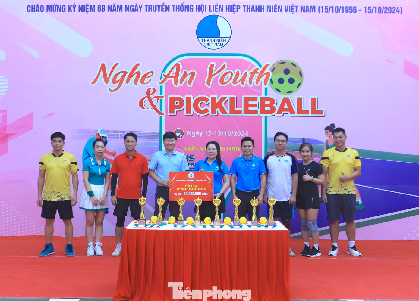 Hội doanh nhân trẻ tỉnh Nghệ An đã trao tặng 50 triệu đồng đến Hội LHTN tỉnh Nghệ An để xây dựng một ngôi nhà nhân ái cho hoàn cảnh nghèo khó khăn trên địa bàn tỉnh