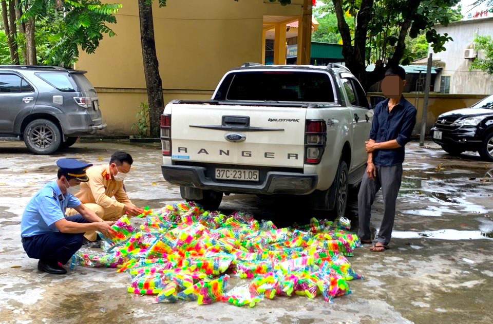 Hàng nghìn súng nhựa không rõ nguồn gốc bị tiêu hủy trước dịp Tết Trung thu. Hàng nghìn súng nhựa không rõ nguồn gốc bị tiêu hủy trước dịp Tết Trung thu.