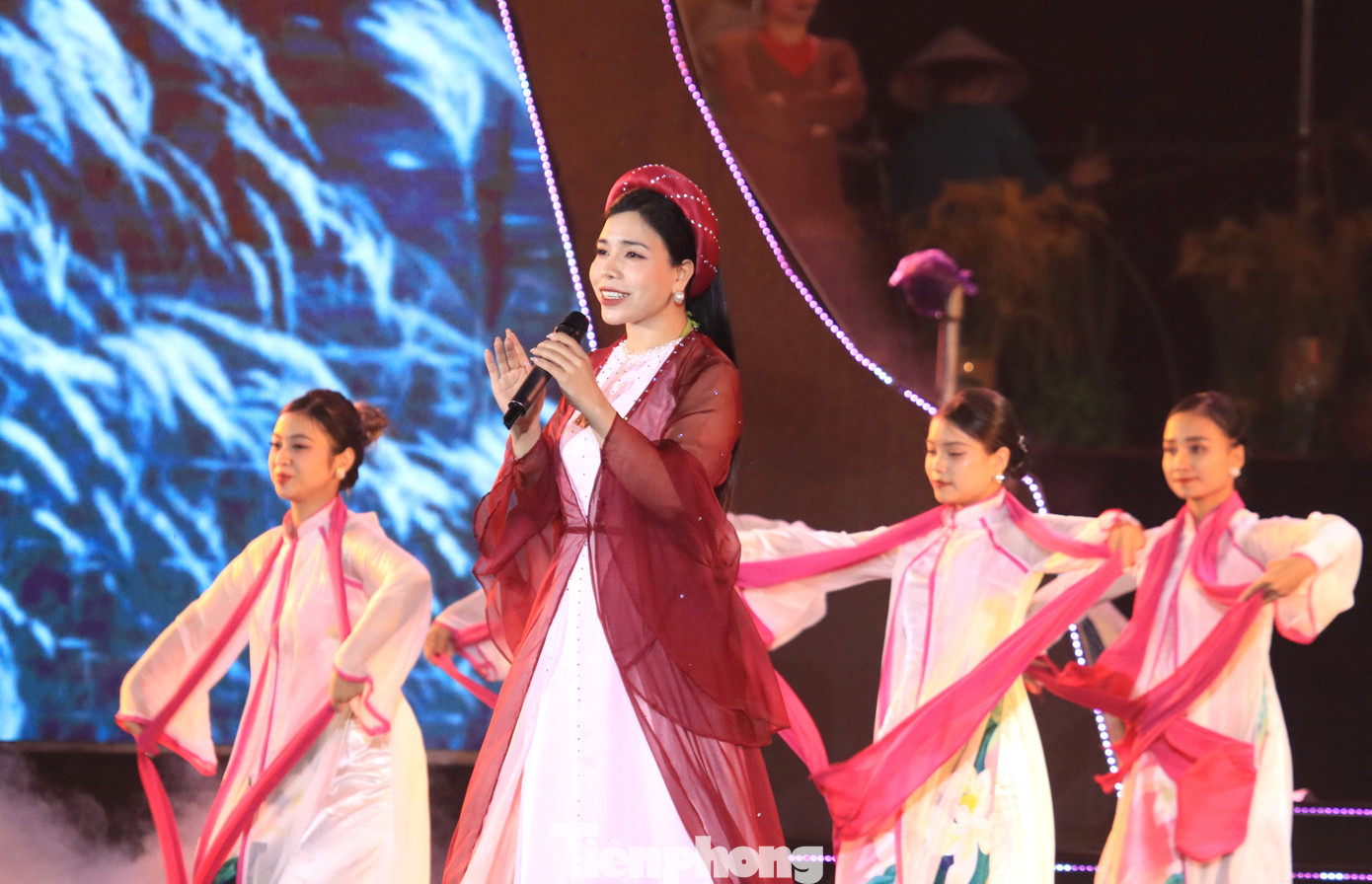 Những tiết mục Dân ca Ví, Giặm được biểu diễn tại chương trình.