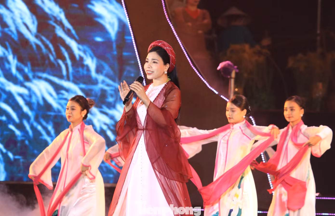 Những tiết mục Dân ca Ví, Giặm được biểu diễn tại chương trình.
