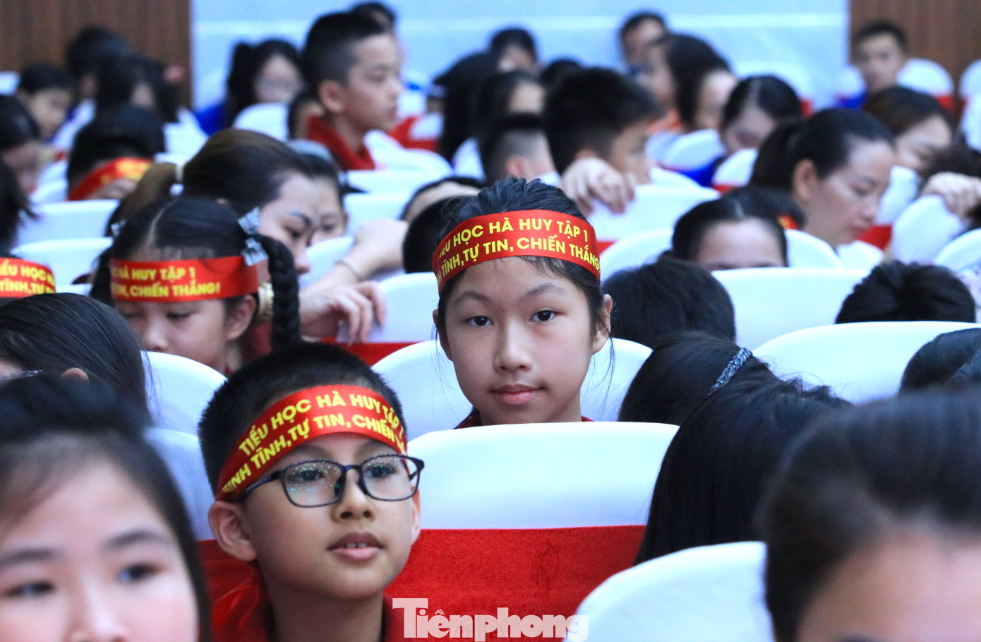 Từ các bài thi, Ban Tổ chức đã chọn được 100 đội xuất sắc toàn quốc tham gia vòng bán kết sân chơi "Thiếu nhi Việt Nam - Vươn ra thế giới” diễn ra từ ngày 17/5 đến ngày 10/6, tại các khu vực tỉnh, thành phố: Hà Nội, Phú Thọ, Hải Phòng, Nghệ An, Thanh Hóa, Đà Nẵng, TPHCM, Bà Rịa - Vũng Tàu và Cần Thơ.