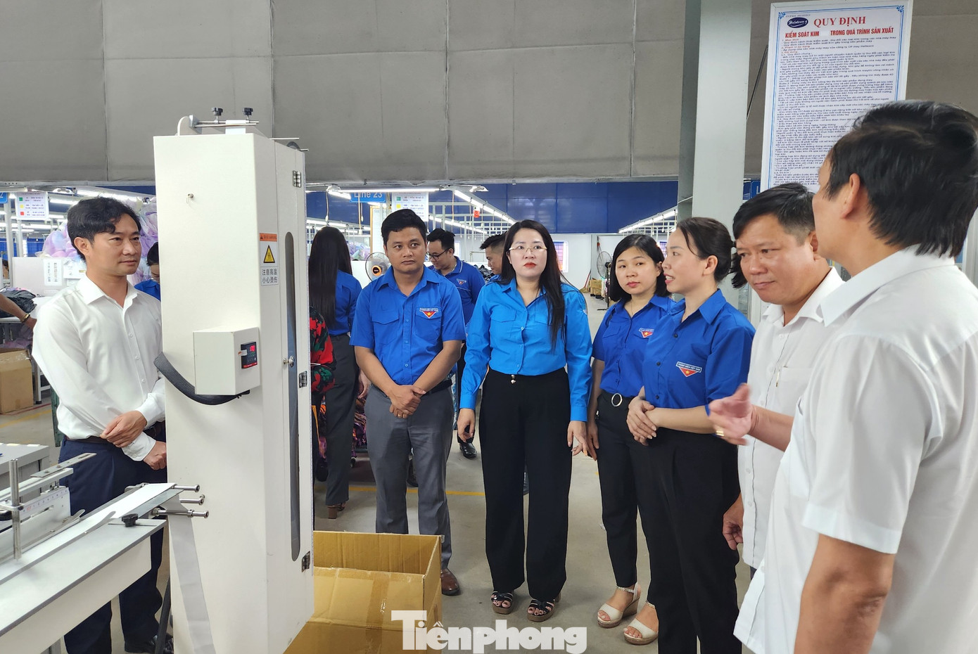 Trước đó, đoàn đại biểu đã đến tham quan hoạt động sản xuất tại Công ty CP May Halotexco. Trước đó, đoàn đại biểu đã đến tham quan hoạt động sản xuất tại Công ty CP May Halotexco.