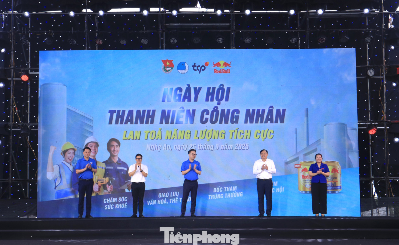 Các đại biểu thực hiện nghi thức khai mạc Ngày hội Thanh niên công nhân 2025. Các đại biểu thực hiện nghi thức khai mạc Ngày hội Thanh niên công nhân 2025.