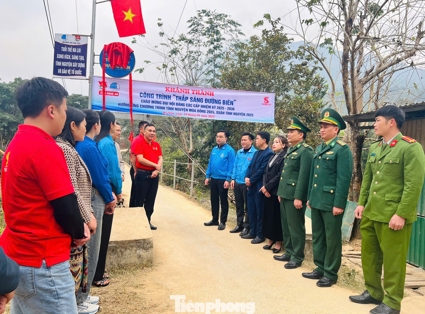 Công trình "Thắp sáng đường biên" được xây dựng tại xã Na Loi.