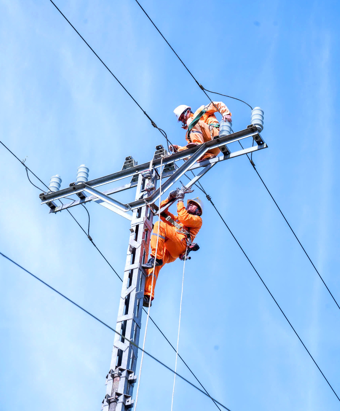 Công ty Điện lực Nghệ An tăng cường thực hiện kiểm tra xử lý các khiếm khuyết, đảm bảo cung ứng điện an toàn, ổn định cho dịp lễ 30/4, 1/5/2025. Công ty Điện lực Nghệ An tăng cường thực hiện kiểm tra xử lý các khiếm khuyết, đảm bảo cung ứng điện an toàn, ổn định cho dịp lễ 30/4, 1/5/2025.