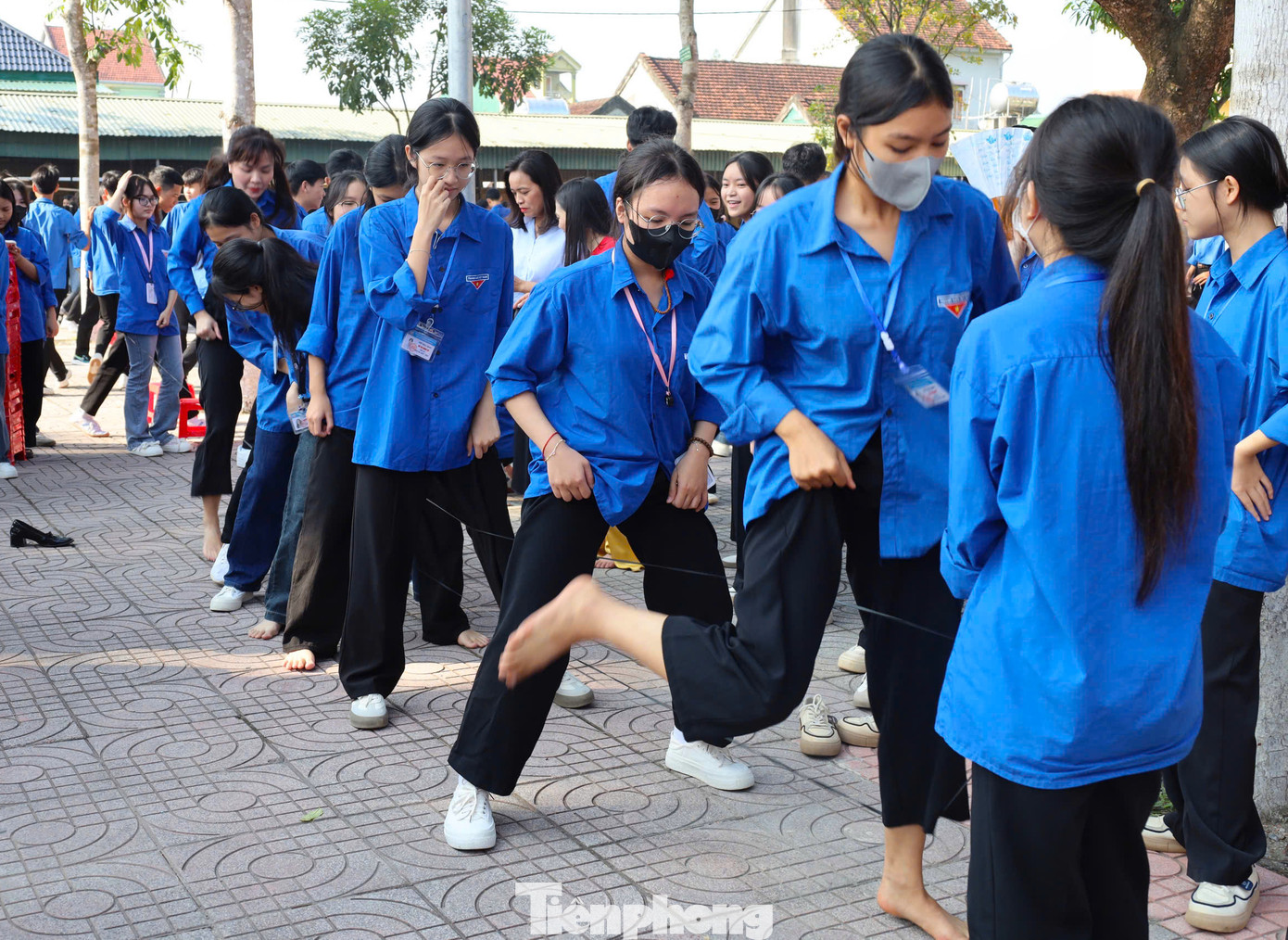 Màn nhảy dây tập thể sôi động của cô và trò trường THPT Đô Lương 3.