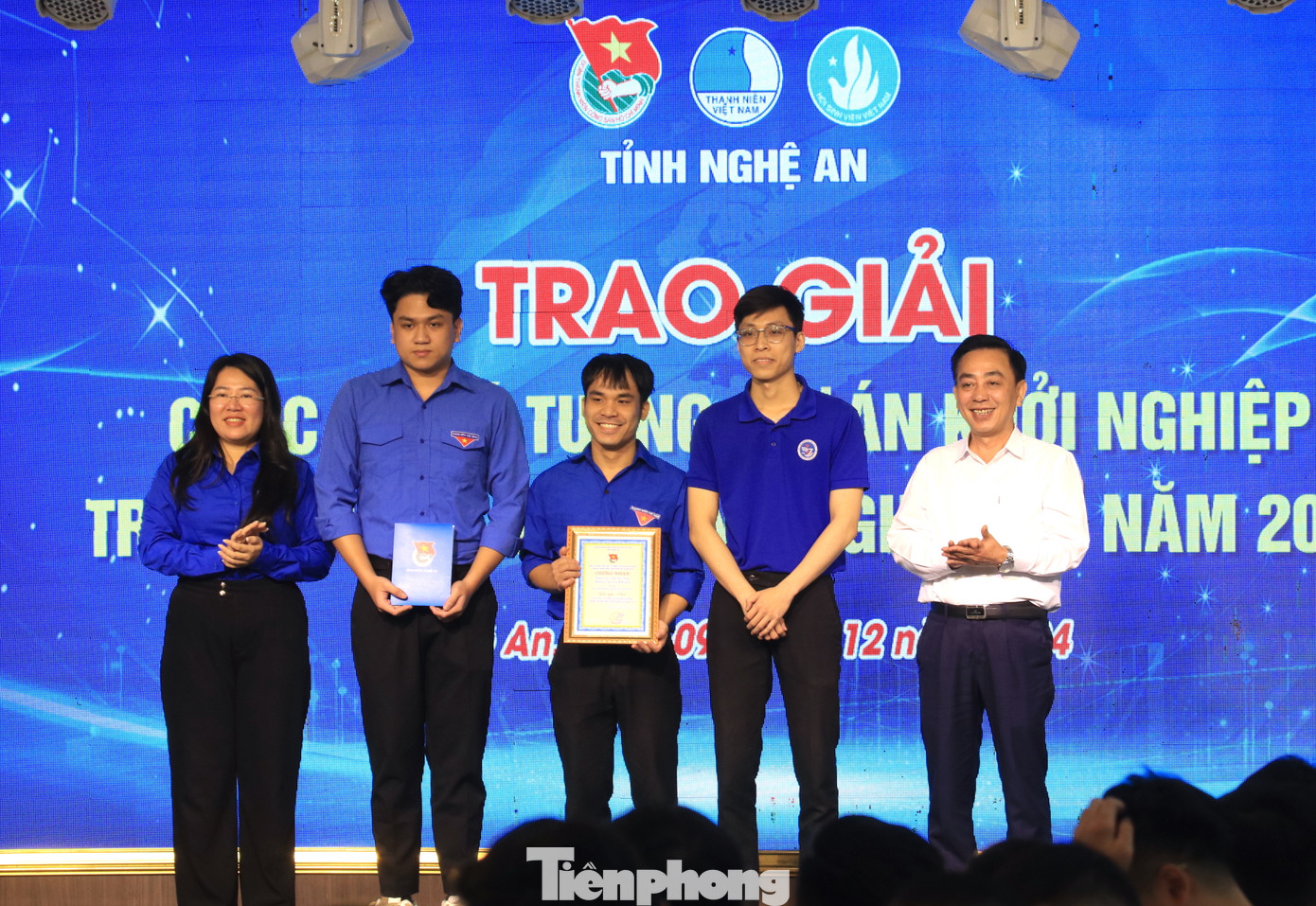 Ban tổ chức trao 1 giải nhất, 2 giải nhì, 3 giải ba cuộc thi “Ý tưởng, dự án khởi nghiệp trong thanh niên tỉnh Nghệ An năm 2024”.