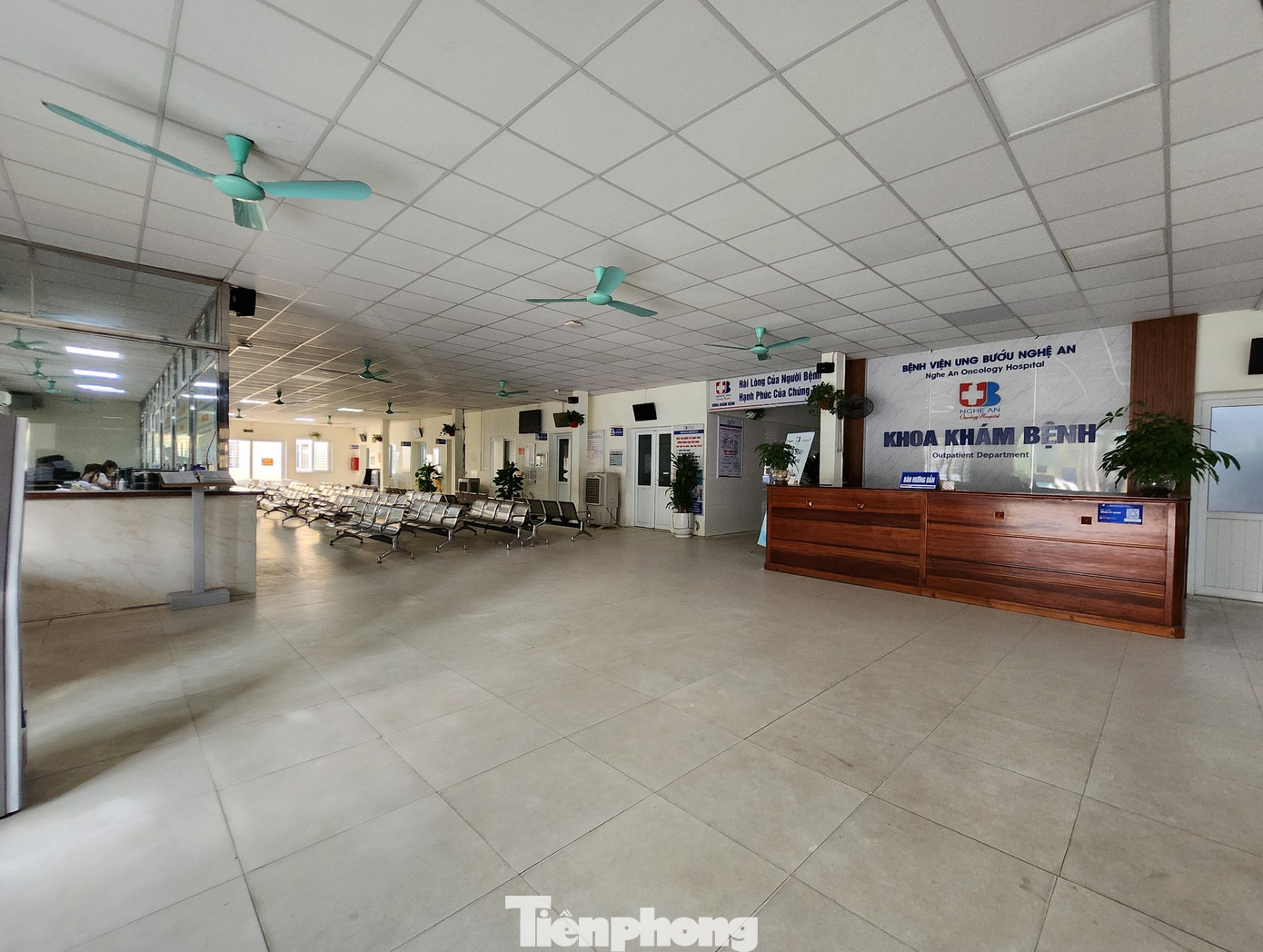 Việc thiếu máy móc thiết bị y tế ảnh hưởng lớn đến công tác thăm khám, chữa trị bệnh. Việc thiếu máy móc thiết bị y tế ảnh hưởng lớn đến công tác thăm khám, chữa trị bệnh.