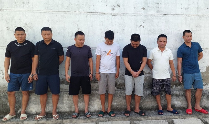 Các đối tượng cá độ bóng đá bị Công an huyện Nam Đàn bắt giữ. Các đối tượng cá độ bóng đá bị Công an huyện Nam Đàn bắt giữ.