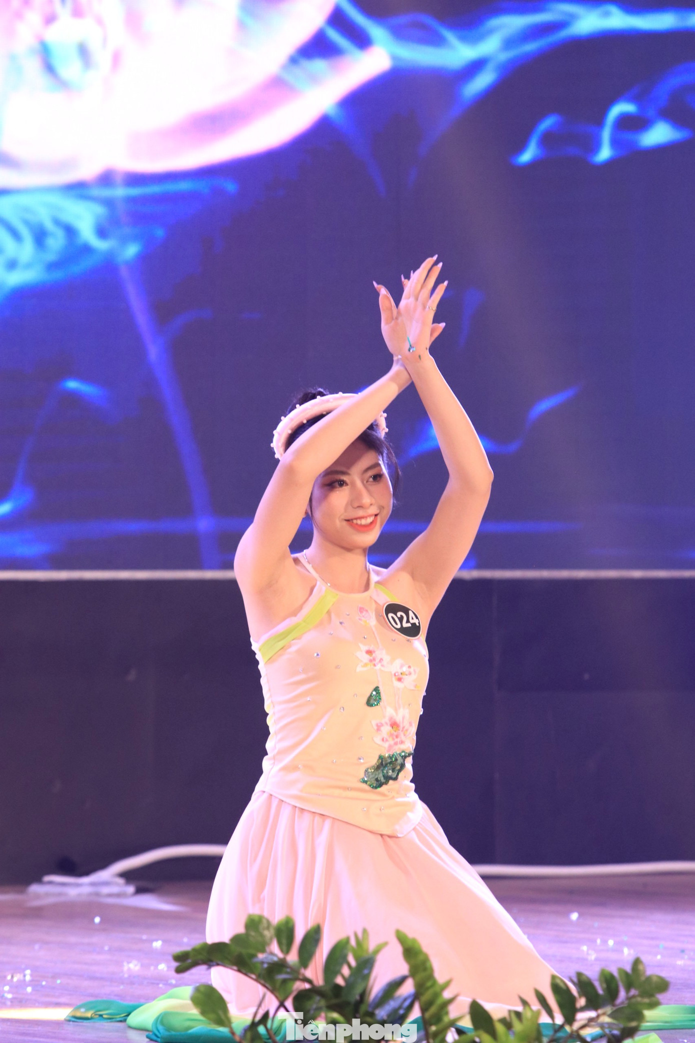 Nhiều thí sinh công phu chuẩn bị và thể hiện các bài múa, kịch.