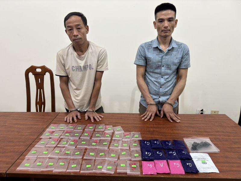 2 đối tượng Lý và Bình cùng tang vật tại cơ quan công an.