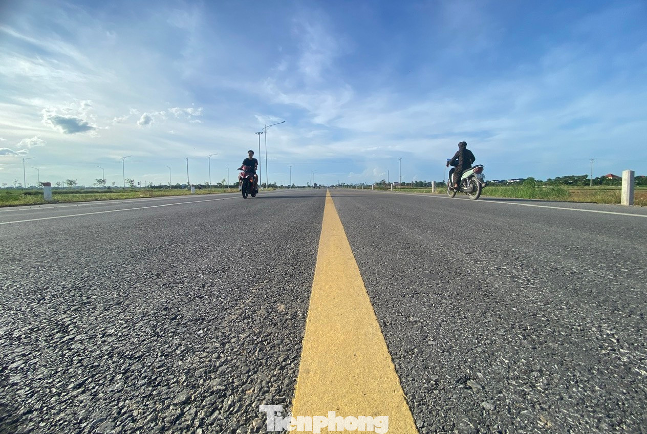 Cụ thể, đối với phần tuyến, Sở GTVT Nghệ An sẽ thi công nền đường xong trước ngày 30/4/2025. Thi công móng, mặt đường xong trước ngày 30/6/2025; hoàn thành bàn giao dự án trước tháng 9/2025. Cụ thể, đối với phần tuyến, Sở GTVT Nghệ An sẽ thi công nền đường xong trước ngày 30/4/2025. Thi công móng, mặt đường xong trước ngày 30/6/2025; hoàn thành bàn giao dự án trước tháng 9/2025.