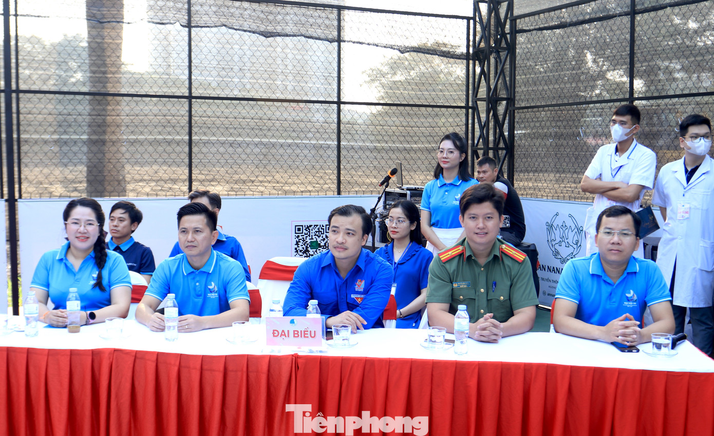 Các đại biểu tham dự buổi lễ khai mạc. Các đại biểu tham dự buổi lễ khai mạc.