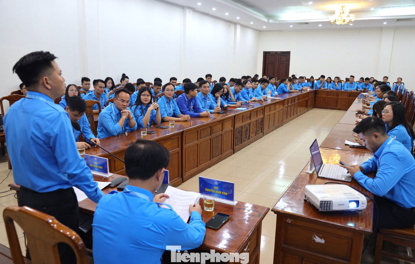 Các đại biểu tham dự diễn đàn thảo luận với tinh thần nghiêm túc, trách nhiệm cao. Các đại biểu tham dự diễn đàn thảo luận với tinh thần nghiêm túc, trách nhiệm cao.