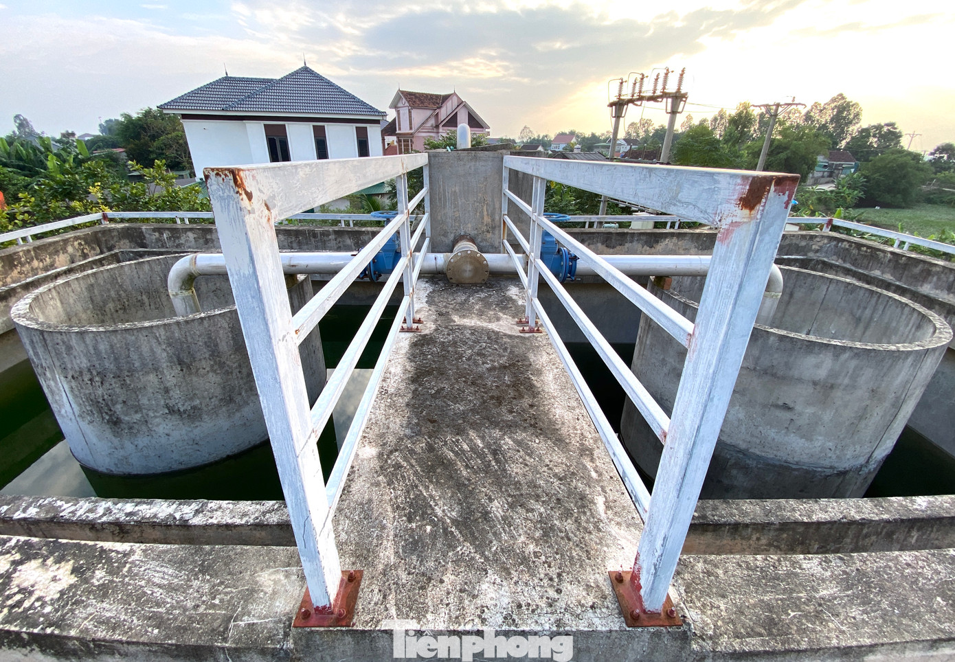 Có nhiều nguyên nhân khiến dự án không thể đi vào hoạt động như dự kiến. Trong đó có nguyên nhân do nguồn nước thô cung cấp đầu vào cho nhà máy không đủ. Bên cạnh đó, chưa có đơn vị nhận bàn giao vận hành nên nhà máy không thể hoạt động.