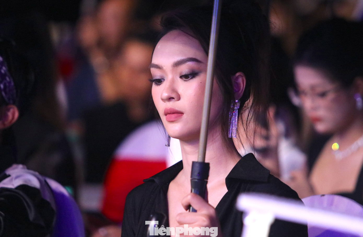 Sự có mặt của người mẫu Vũ Thúy Quỳnh cùng ca sĩ Trịnh Văn Núi và những diễn viên nổi tiếng đã khiến không khí đêm chung kết cuộc thi “Thanh niên Thanh lịch thành phố Vinh - Miss Vinh 2023” sôi động, hấp dẫn.