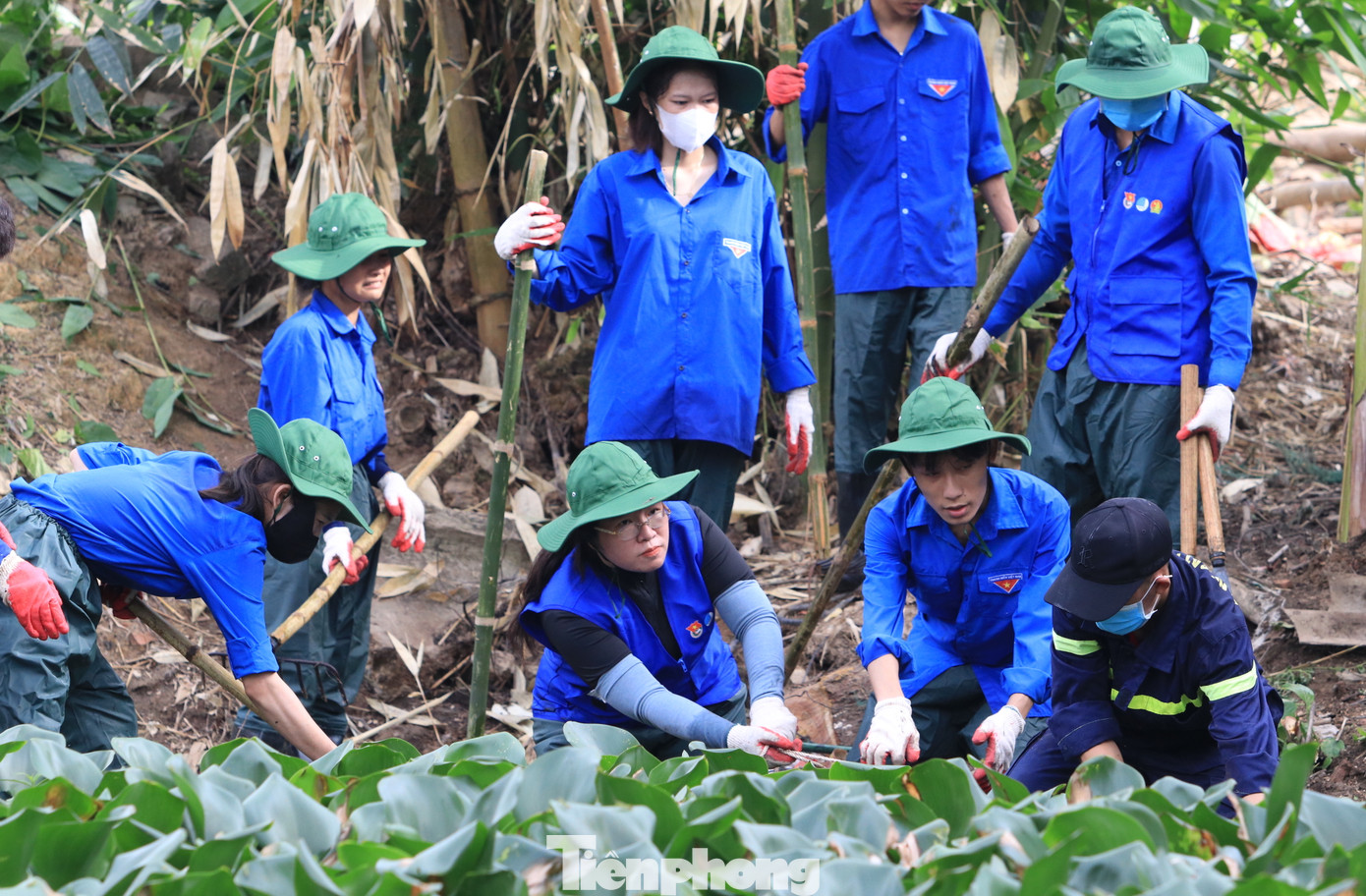 Các hoạt động như: “Ngày Chủ nhật xanh”, “Thứ Bảy tình nguyện”, “Biến điểm rác thành vườn hoa”, đến các chiến dịch làm sạch bờ biển, nạo vét kênh mương, khơi thông dòng chảy, trồng cây gây rừng, xây dựng mô hình phân loại rác tại nguồn, thu gom rác thải tái chế gây quỹ từ thiện... đã trở thành hoạt động thường xuyên, trở thành biểu tượng đẹp của tuổi trẻ Nghệ An trong hành trình gìn giữ và bảo vệ môi trường sống. Chiến dịch hôm nay cũng là bước tiếp nối tinh thần đó, là hành động cụ thể của tuổi trẻ Nghệ An trong việc gìn giữ tài nguyên nước, bảo vệ nguồn sống của người dân và hệ sinh thái địa phương.