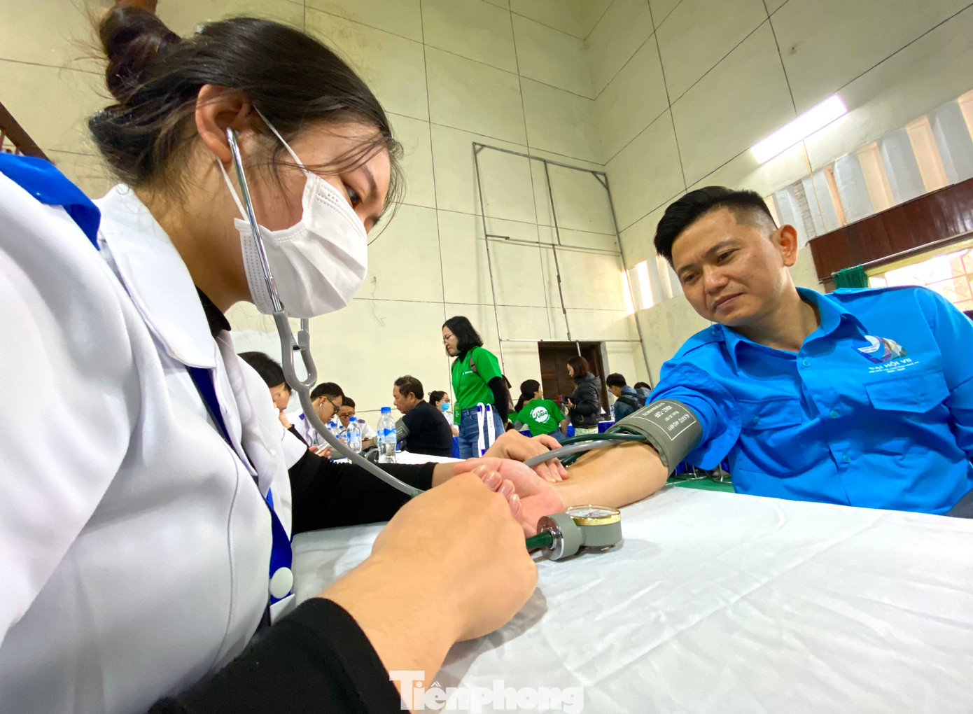 Người dân được khám nội tổng quát, tim mạch, tiểu đường, hô hấp, chuyên khoa mắt; Siêu âm, đo điện tim, chụp X-quang, đo loãng xương; Xét nghiệm HP qua máu; Xét nghiệm đường máu, mỡ máu…