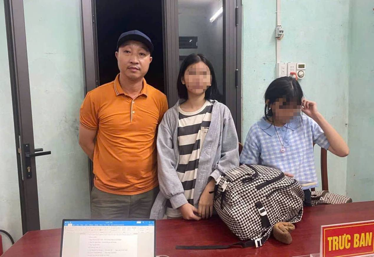 Sau nhiều giờ lần tìm manh mối, anh Nguyễn Hữu Hiếu cùng lực lượng công an đã tìm thấy địa điểm 2 cháu và đón về nhà an toàn. Sau nhiều giờ lần tìm manh mối, anh Nguyễn Hữu Hiếu cùng lực lượng công an đã tìm thấy địa điểm 2 cháu và đón về nhà an toàn.