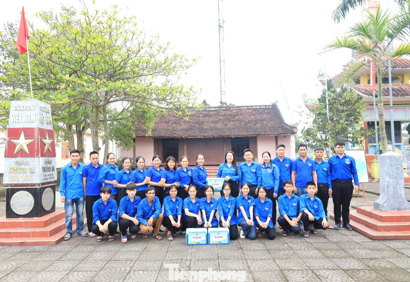 Nhiều hoạt động, nhiều công trình ý nghĩa được triển khai trong ngày cao điểm "Tình nguyện Chung tay xây dựng nông thôn mới và Ngày Chủ nhật xanh”. Nhiều hoạt động, nhiều công trình ý nghĩa được triển khai trong ngày cao điểm "Tình nguyện Chung tay xây dựng nông thôn mới và Ngày Chủ nhật xanh”.