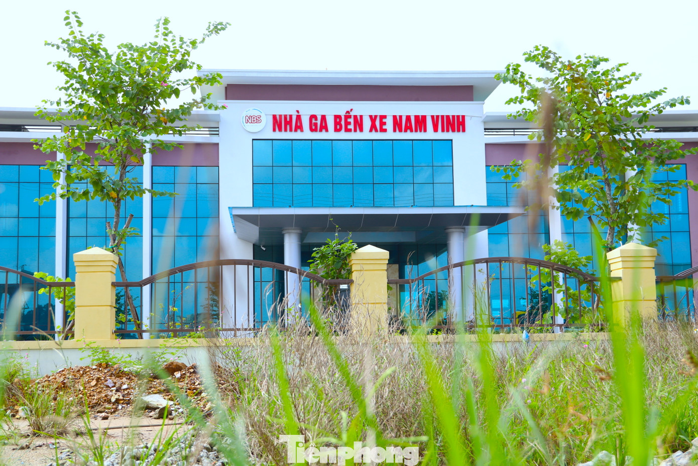 Theo thông tin đăng tải trên trang chủ của công ty này, Bến xe Nam Vinh sẽ được đầu tư xây dựng là bến xe loại 1, có diện tích bến 100.000 m2. Bến có quy mô 500 chuyến xe xuất bến mỗi ngày và 15.000 lượt người đi xe. Tổng mức đầu tư dự án là 250 tỷ đồng.