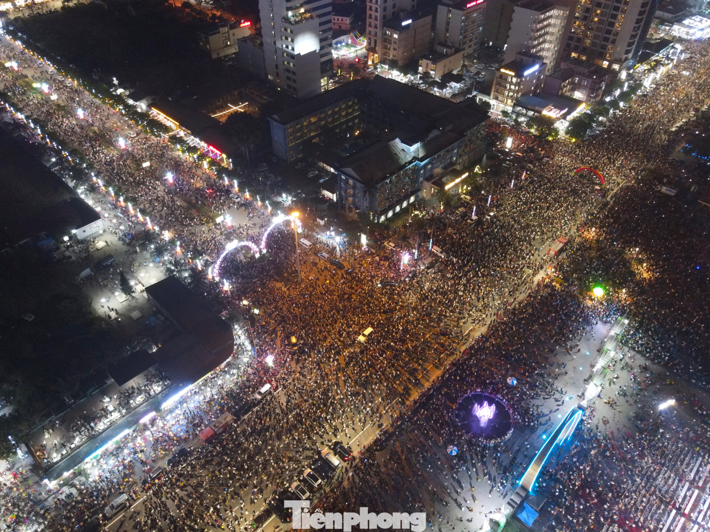 "Phố biển" Cửa Lò rực sáng trong đêm.