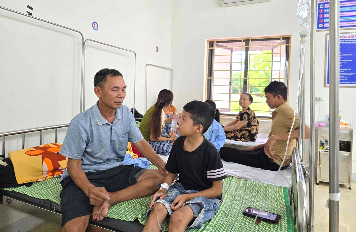 Trong khi đó, hàng ngày nhu cầu sử dụng máu, chế phẩm máu để cấp cứu và điều trị cho bệnh nhân trên địa bàn tỉnh vẫn ở mức cao (khoảng 300 đơn vị/ngày). Tình trạng này gây khó khăn cho bệnh viện và khiến nhiều bệnh nhân, nhất là người mắc bệnh lý huyết học như Thalassemia, phải mòn mỏi chờ đợi máu.