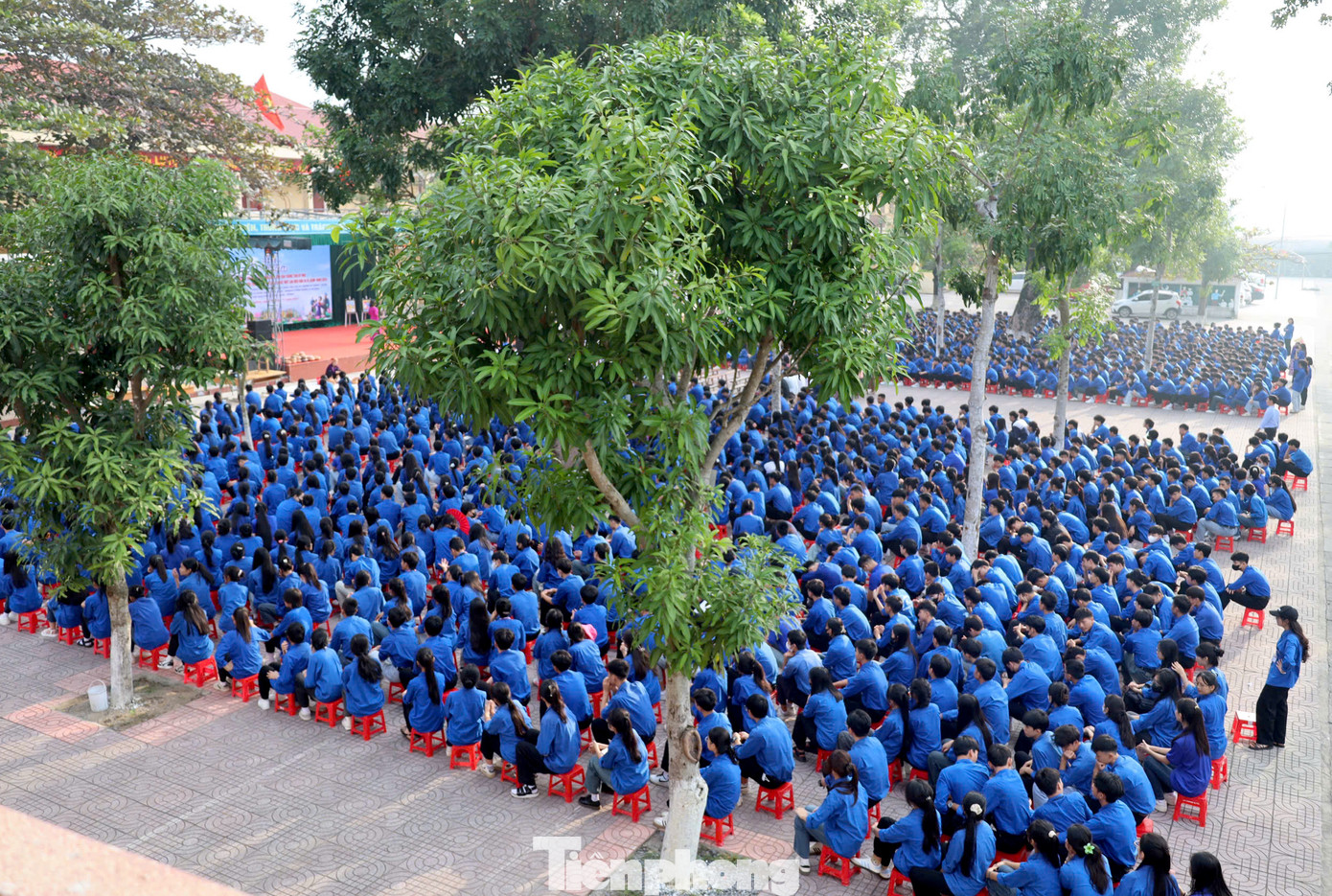 Chương trình có sự tham gia của hơn 1.000 học sinh trường THPT Đô Lương 3.